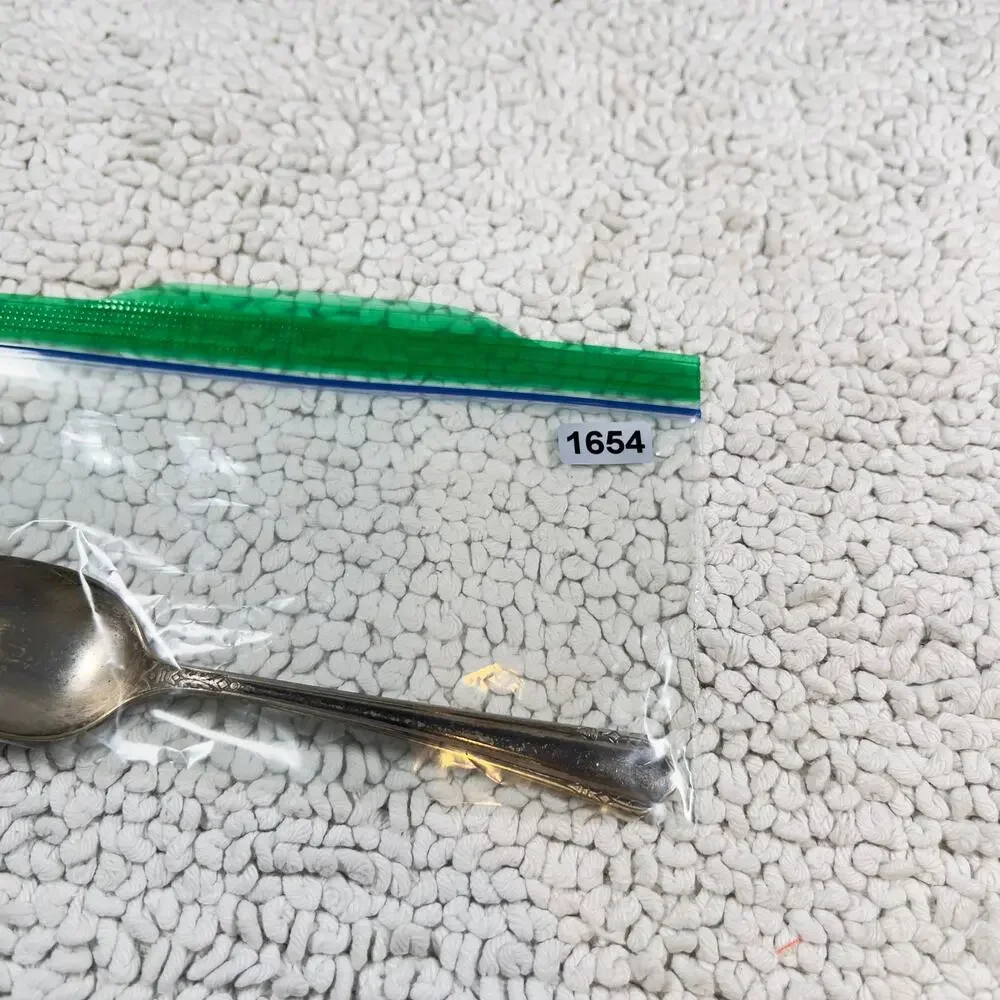 Wm A Rogers Mfg Co A1 Plus Oneida Ltd (one)1 Teaspoon Unpolished AS IS in Photos